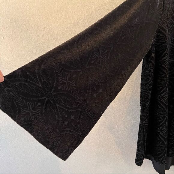 NWT CATO Blouse Size 18/20W Black Velvet Top Bell Sleeve Burn Out Plus Size - Picture 2 of 6